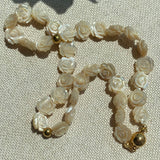Collier de perles de rose