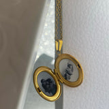 Collier reliquaire ovale personnalisable