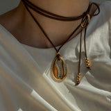 Collana con cordino di buccino