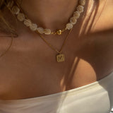 Collier de perles de rose