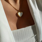 Collar con medallón de corazón personalizable