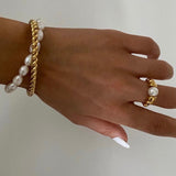 Bague en perle blanche