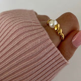 Bague en perle blanche