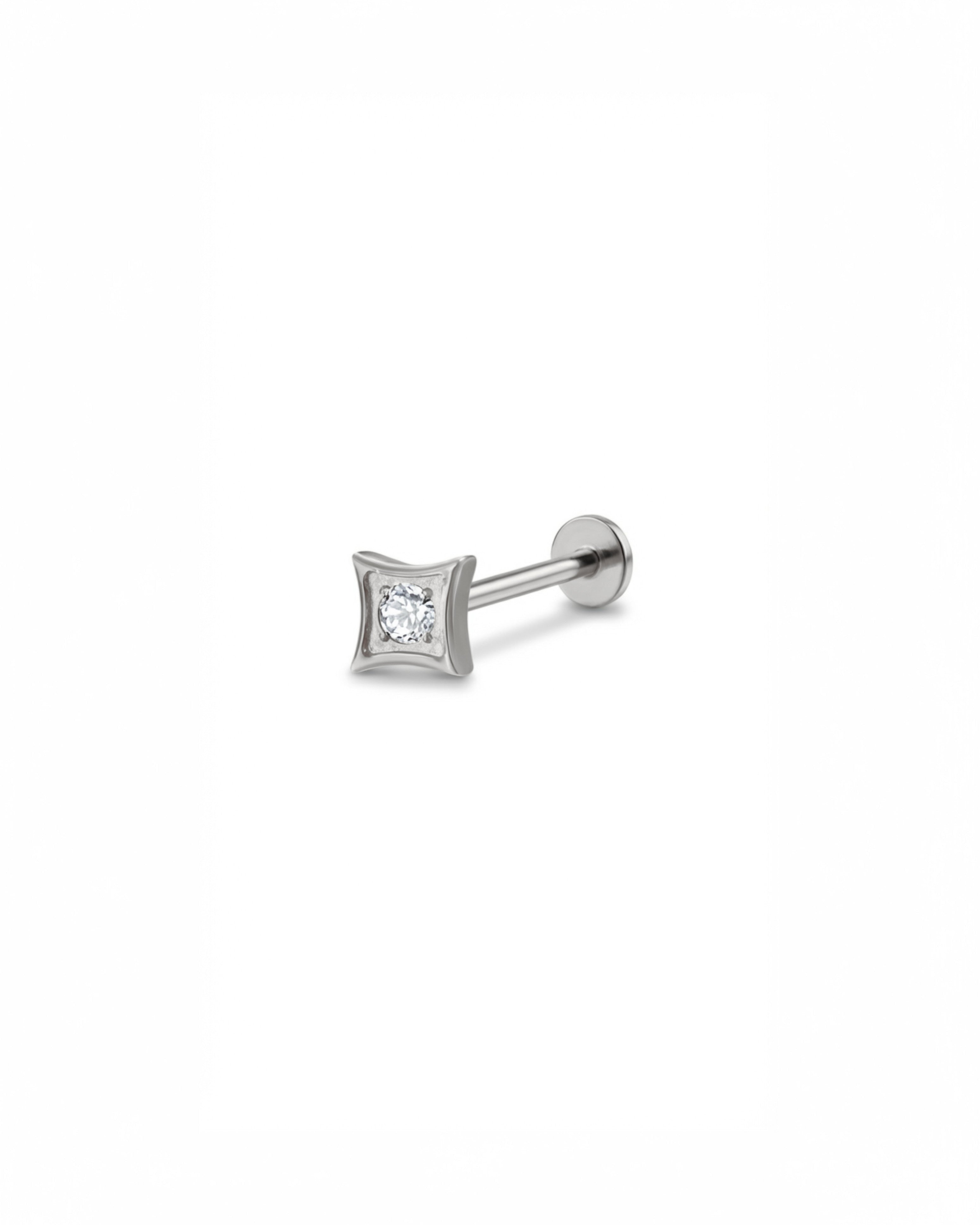 Piercing Quadrado