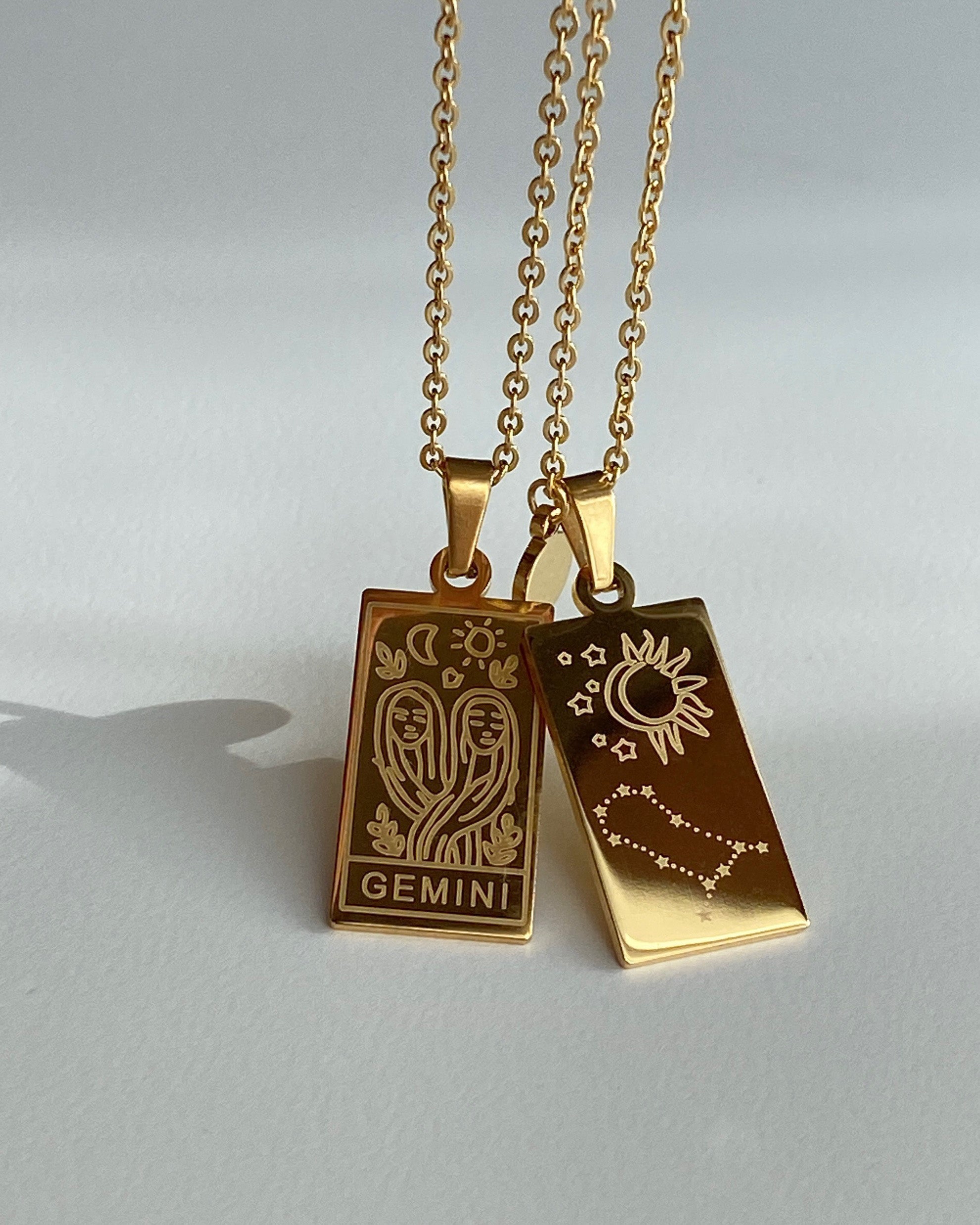 Collar con doble medalla del zodíaco