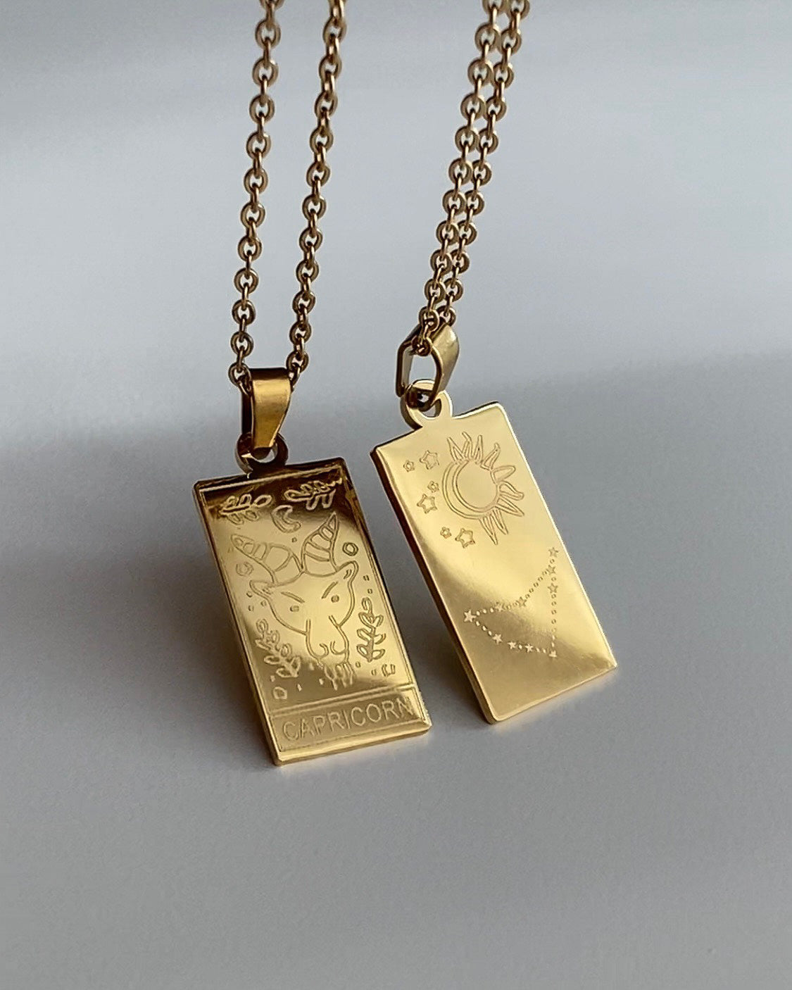 Collar con doble medalla del zodíaco