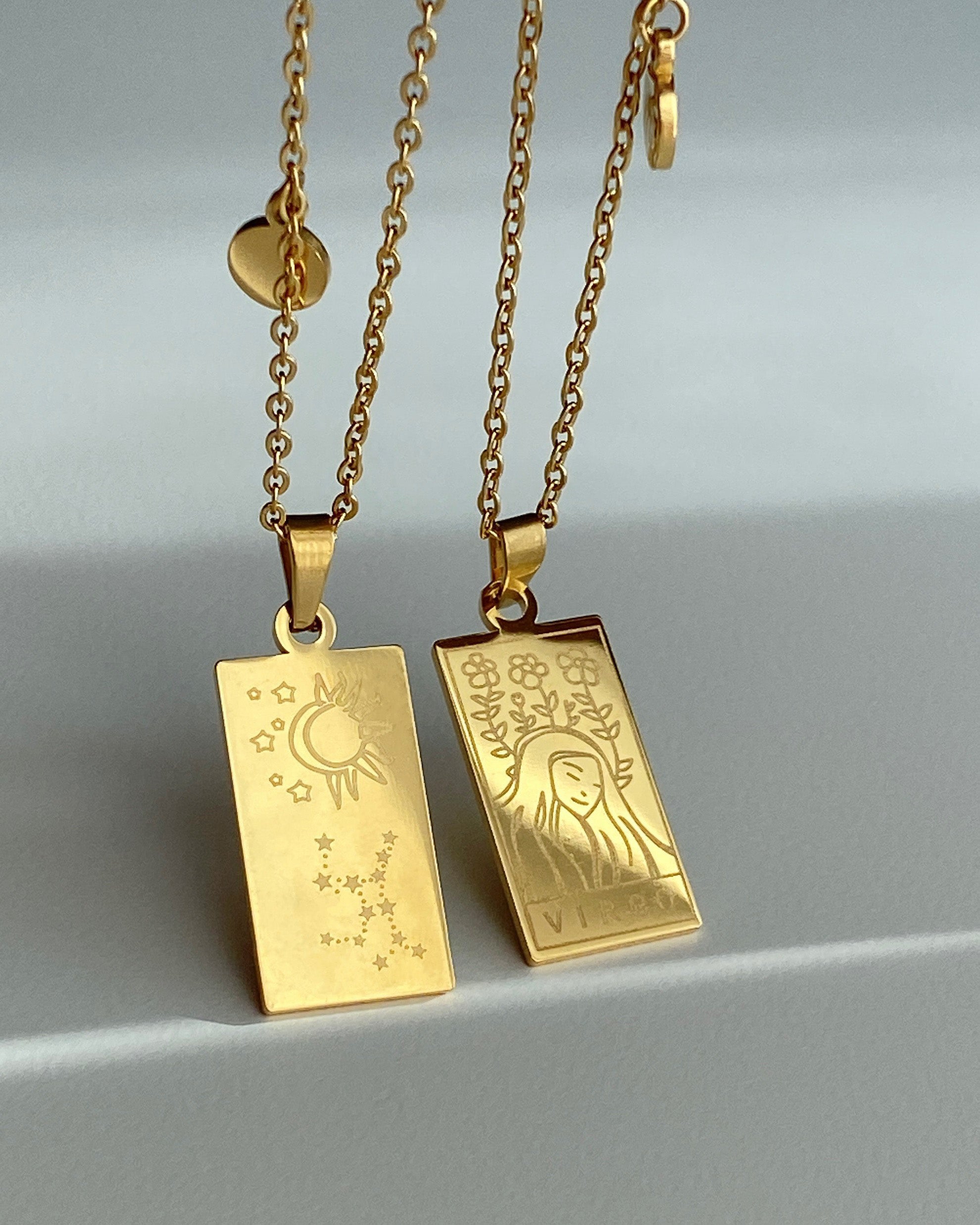 Collar con doble medalla del zodíaco