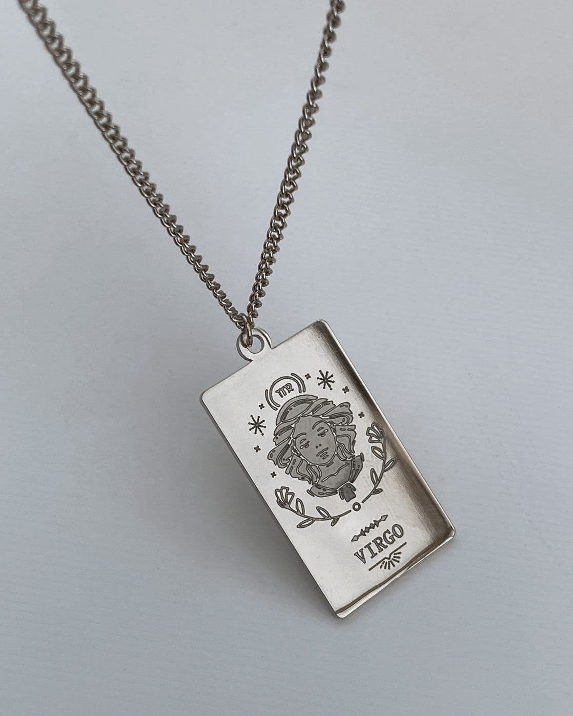 Collar con medalla del zodiaco