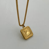 Collar Medalla Cuadrada