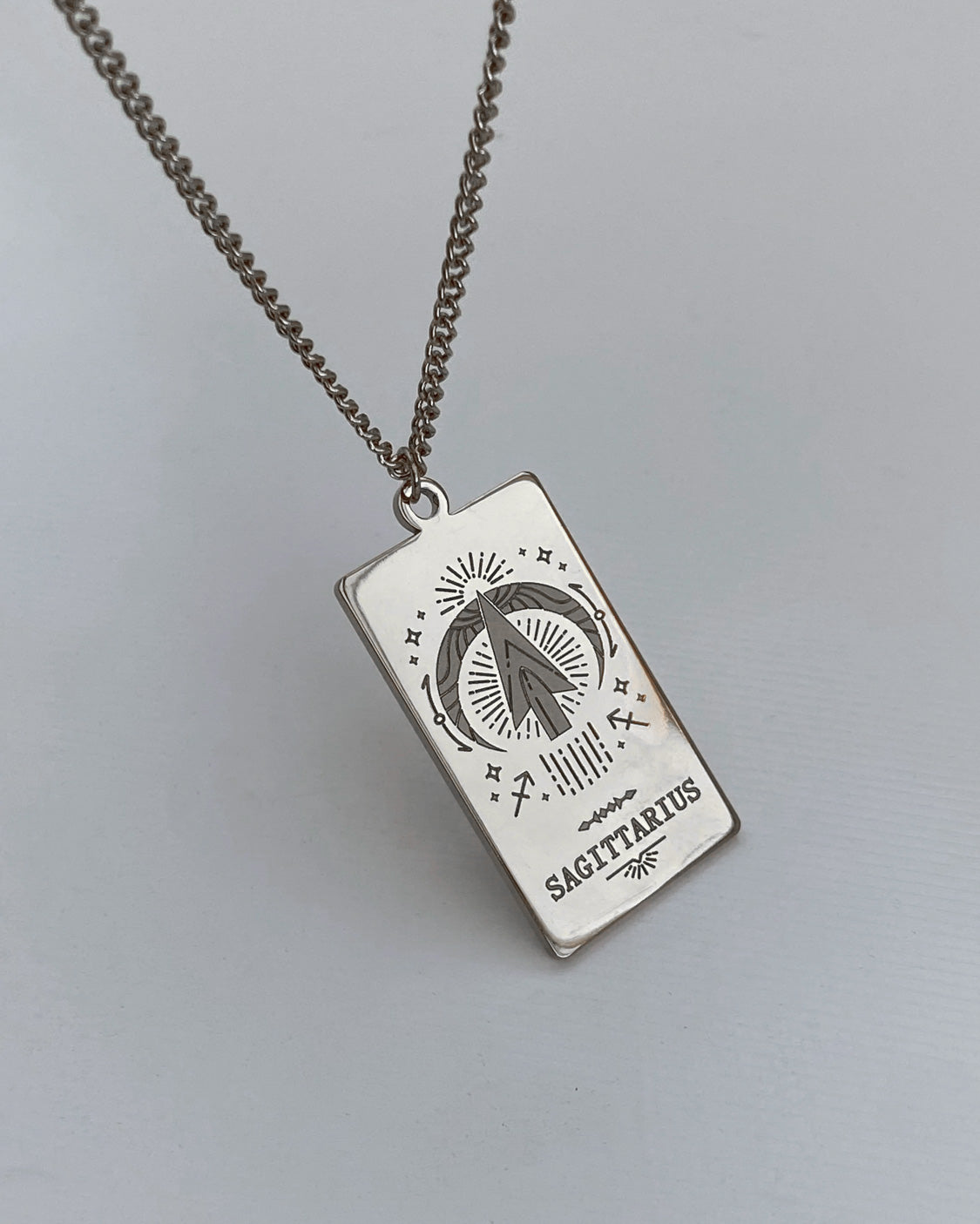Collar con medalla del zodiaco