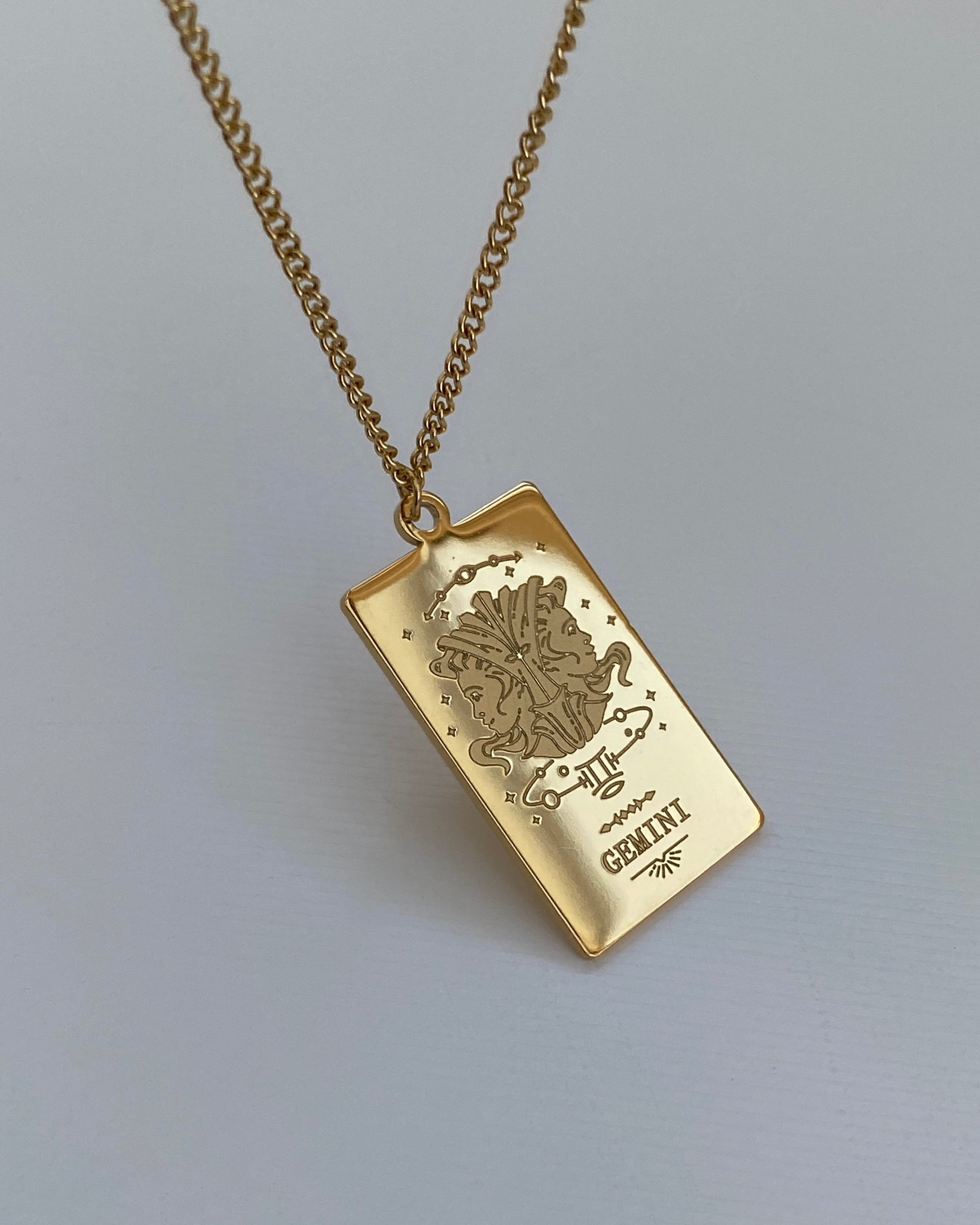 Collar con medalla del zodiaco