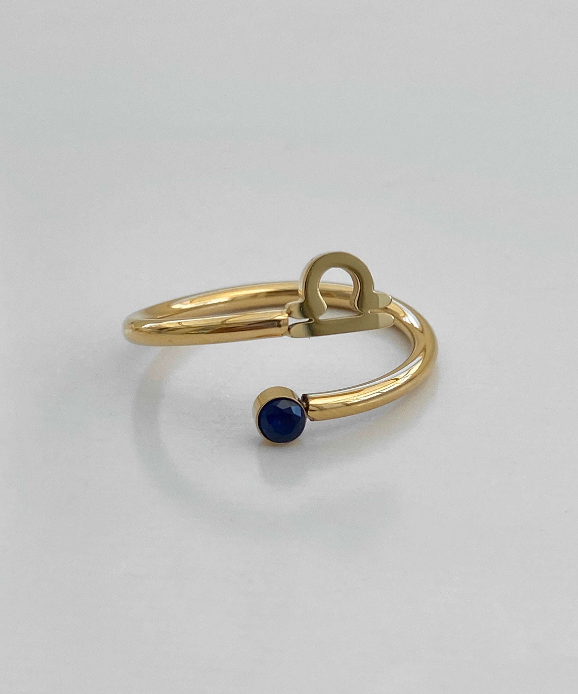 Anillo de signos del zodíaco de cristal