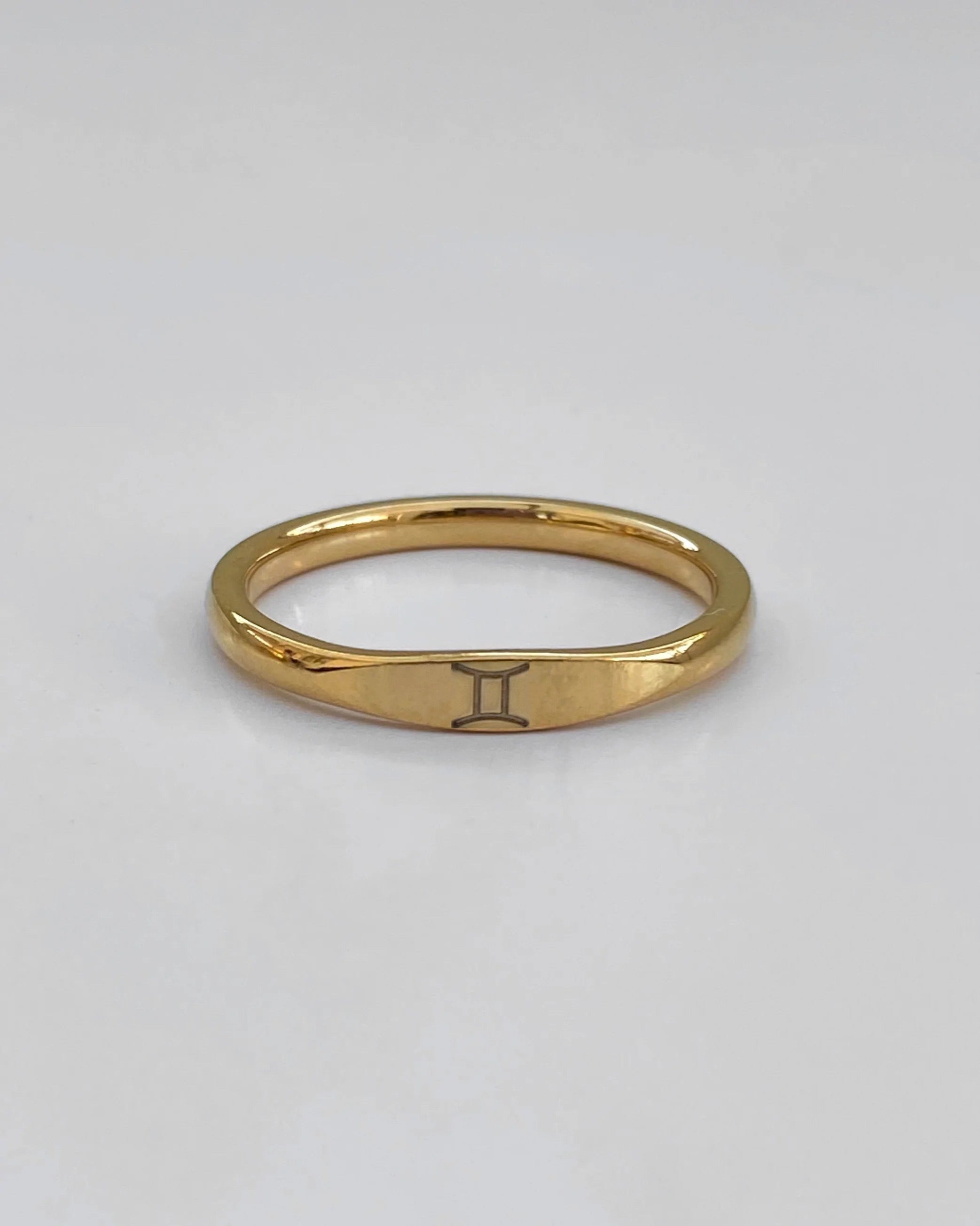 Anillo con el signo del zodiaco