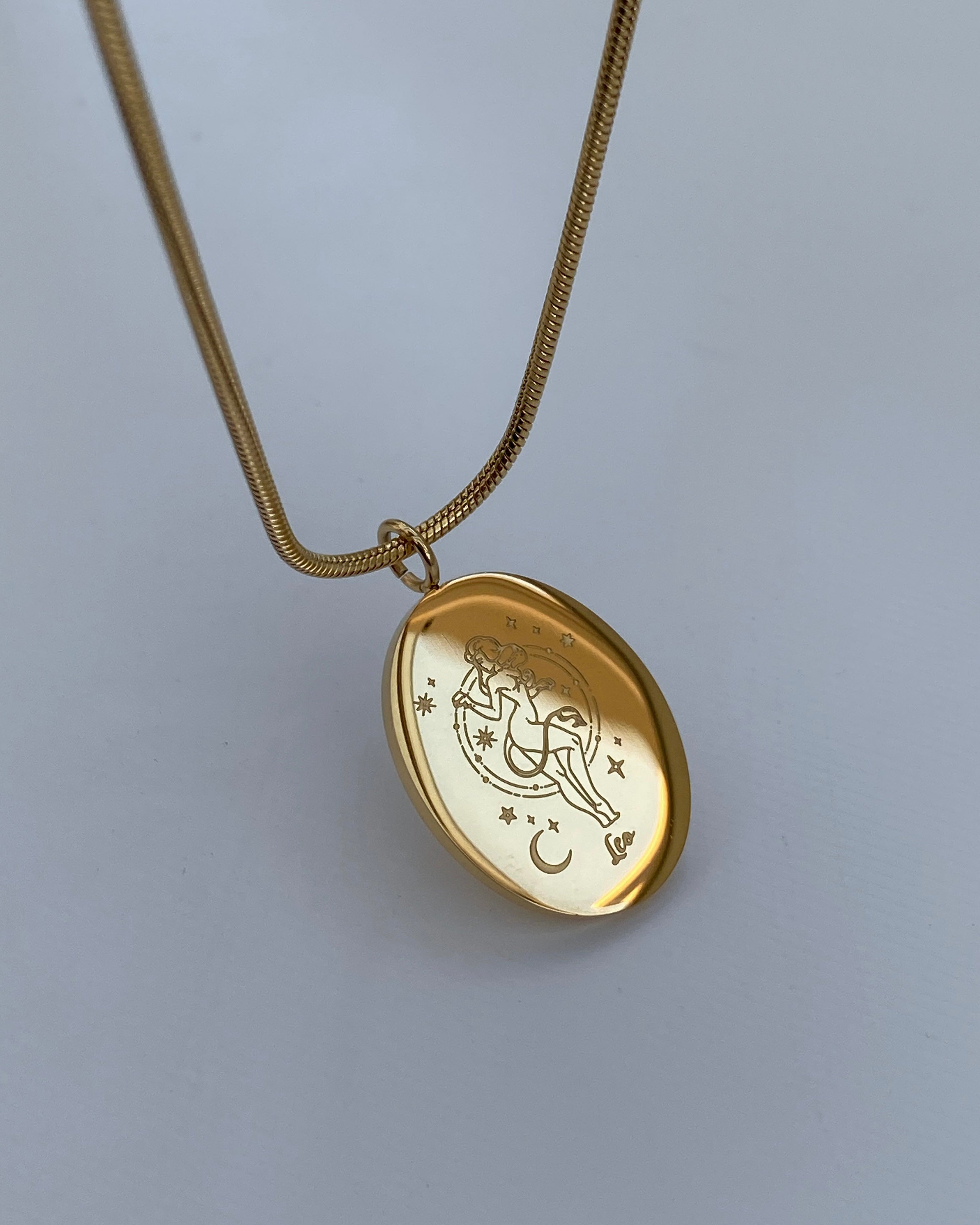 Collar con medalla del zodiaco ovalada