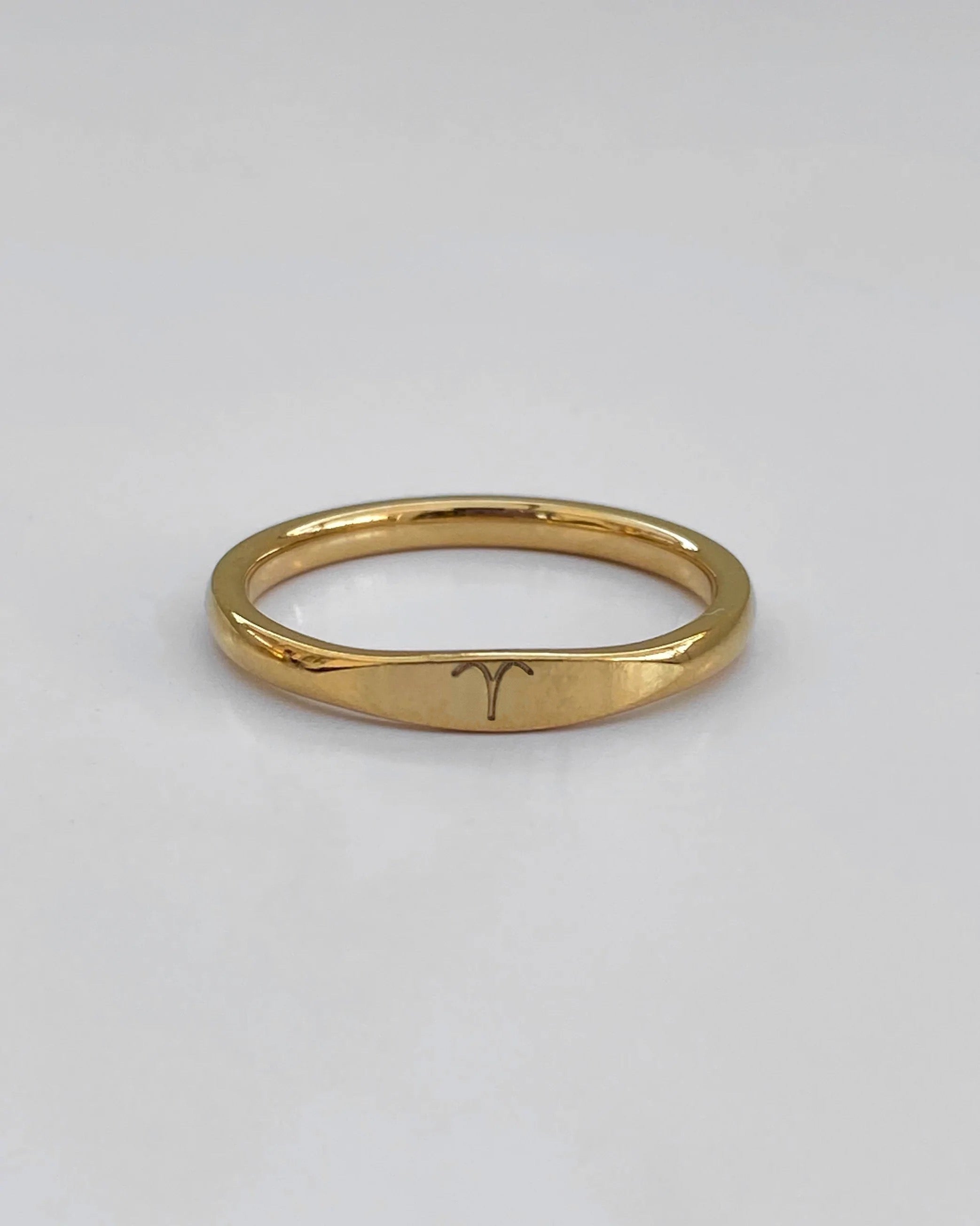 Anillo con el signo del zodiaco