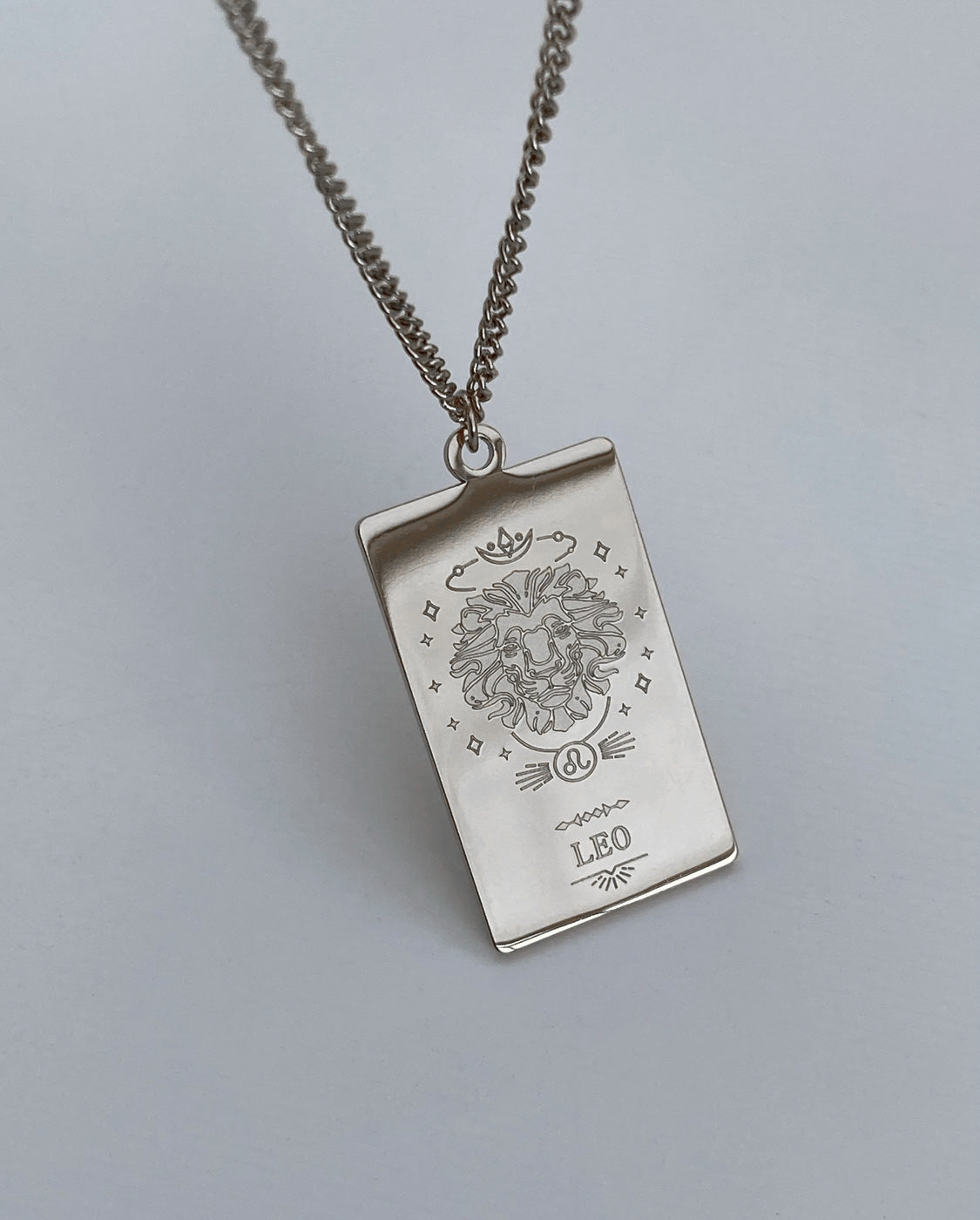 Collar con medalla del zodiaco