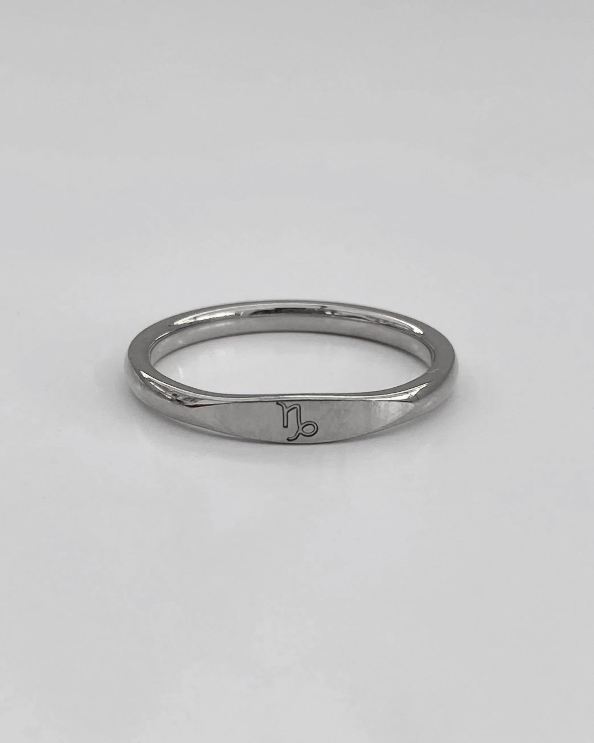 Anillo con el signo del zodiaco