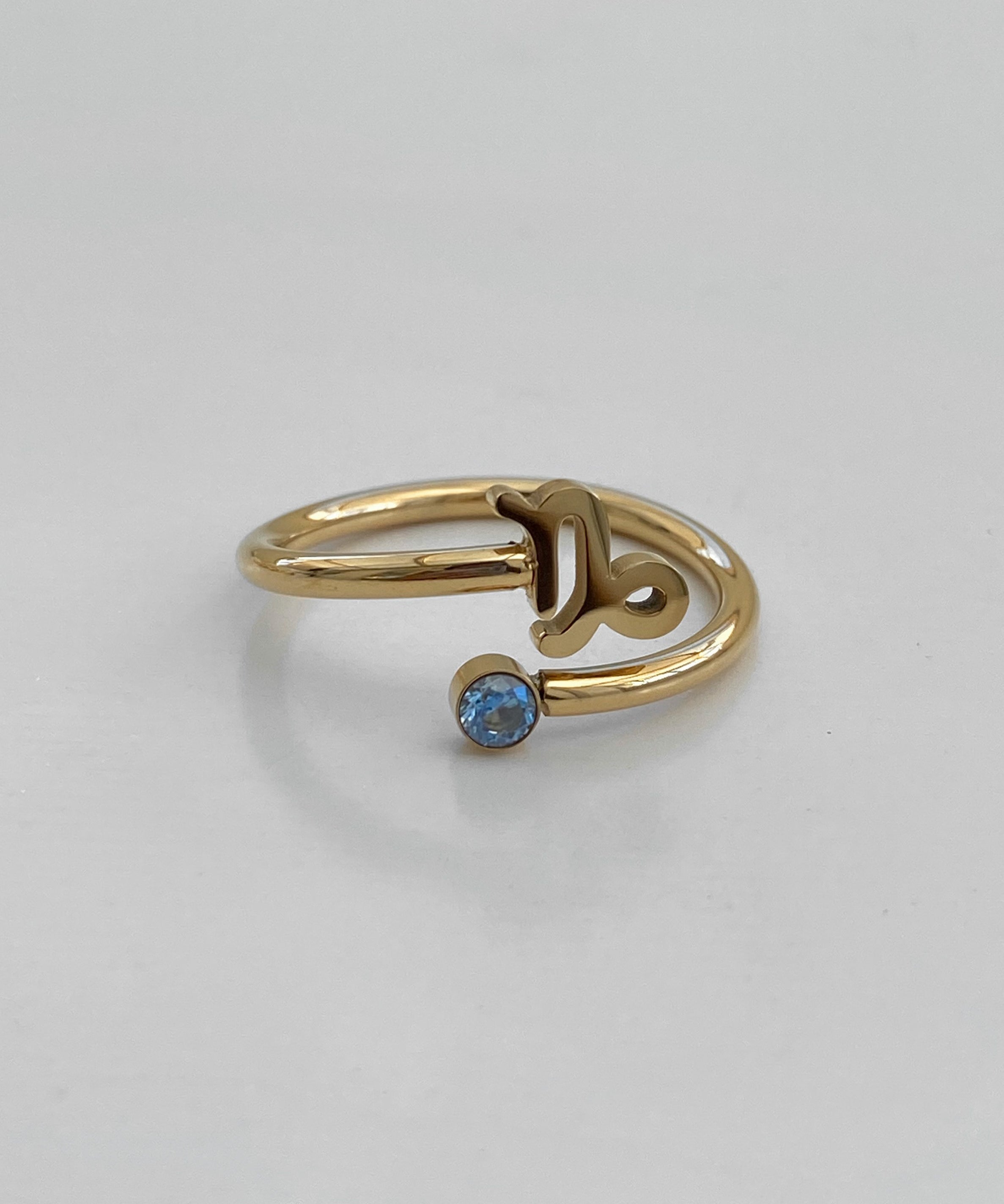 Anillo de signos del zodíaco de cristal