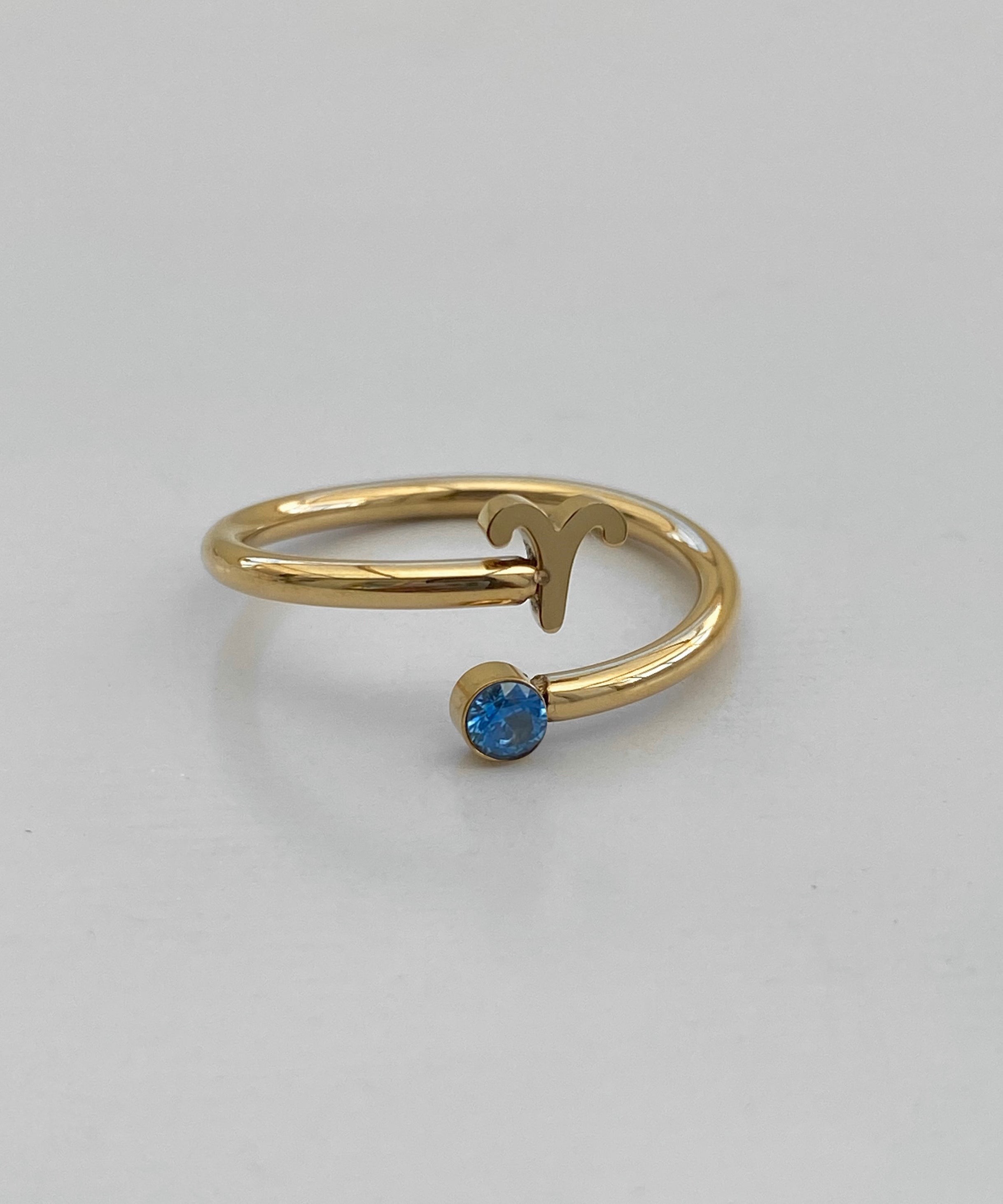 Anillo de signos del zodíaco de cristal
