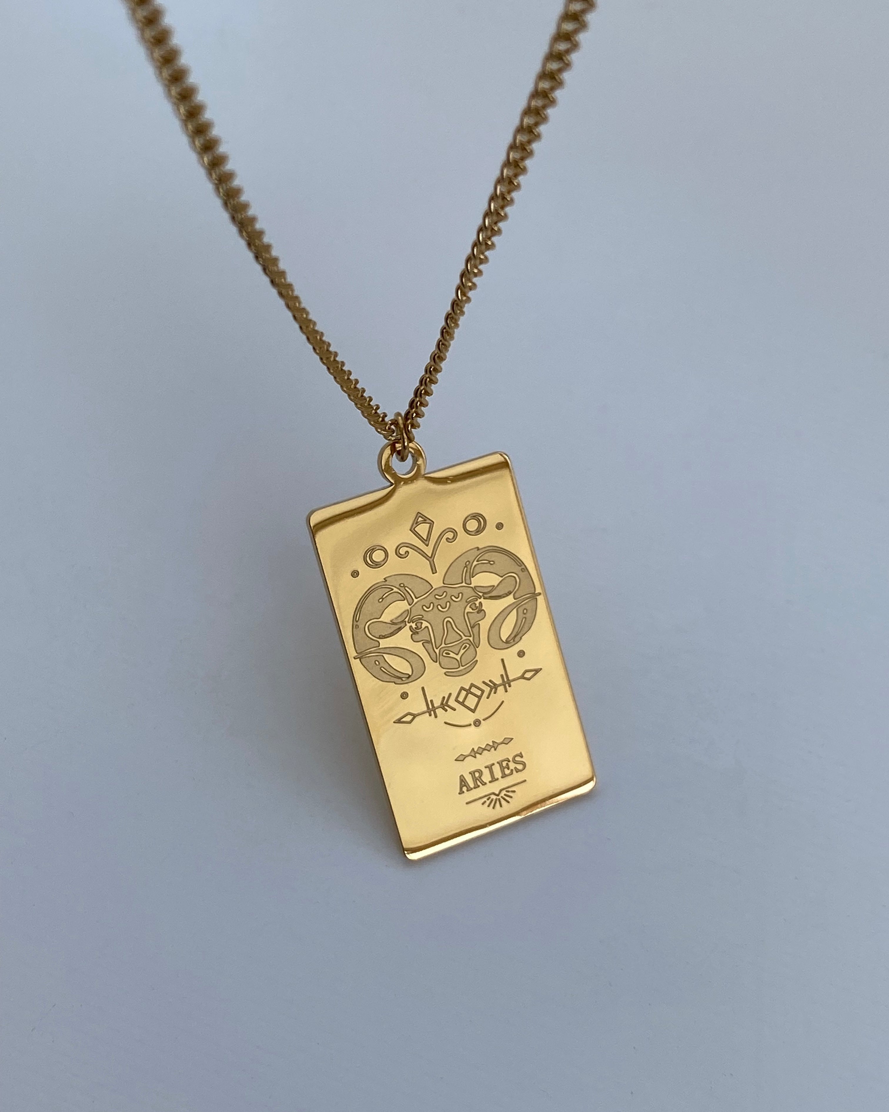 Collar con medalla del zodiaco