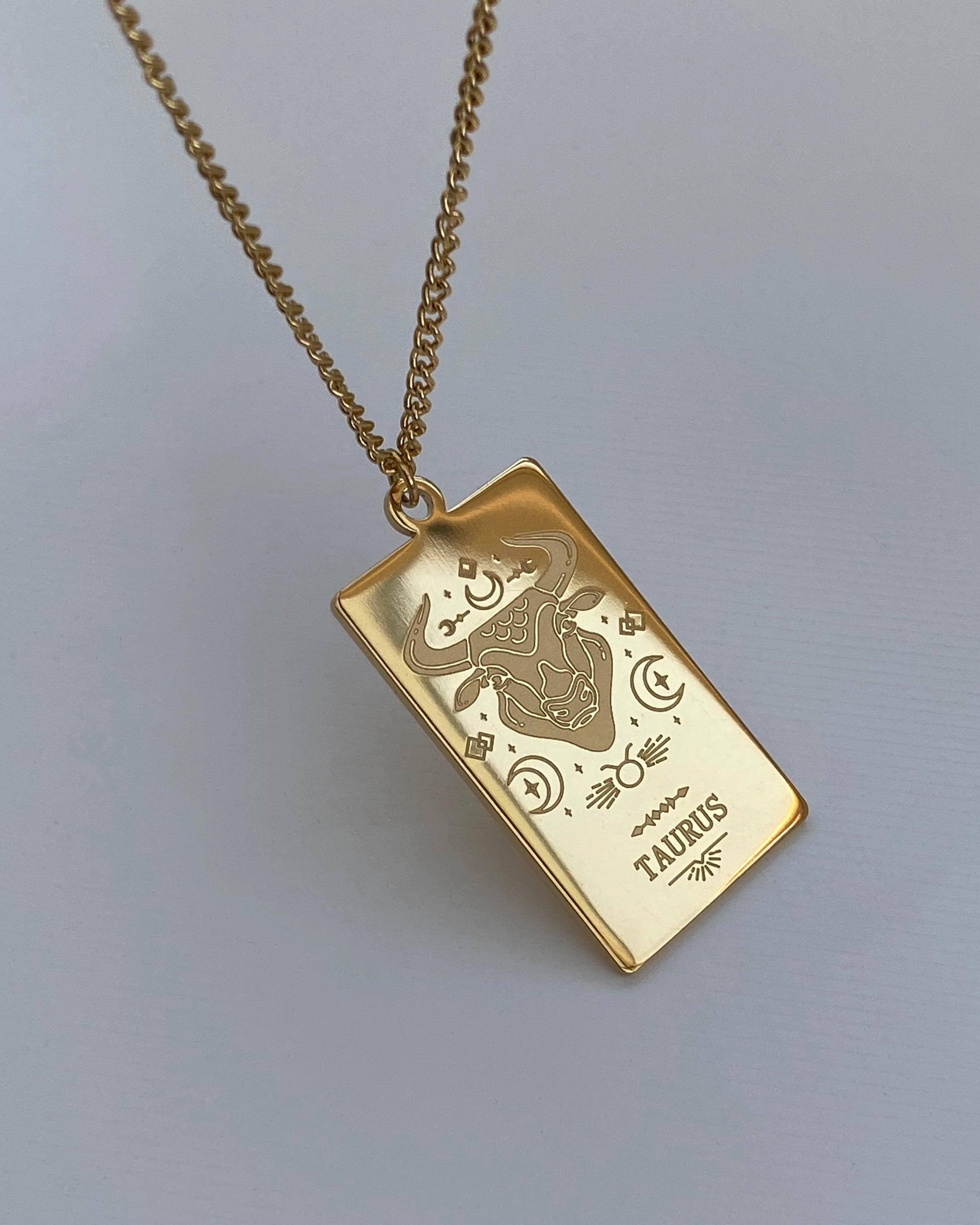 Collar con medalla del zodiaco