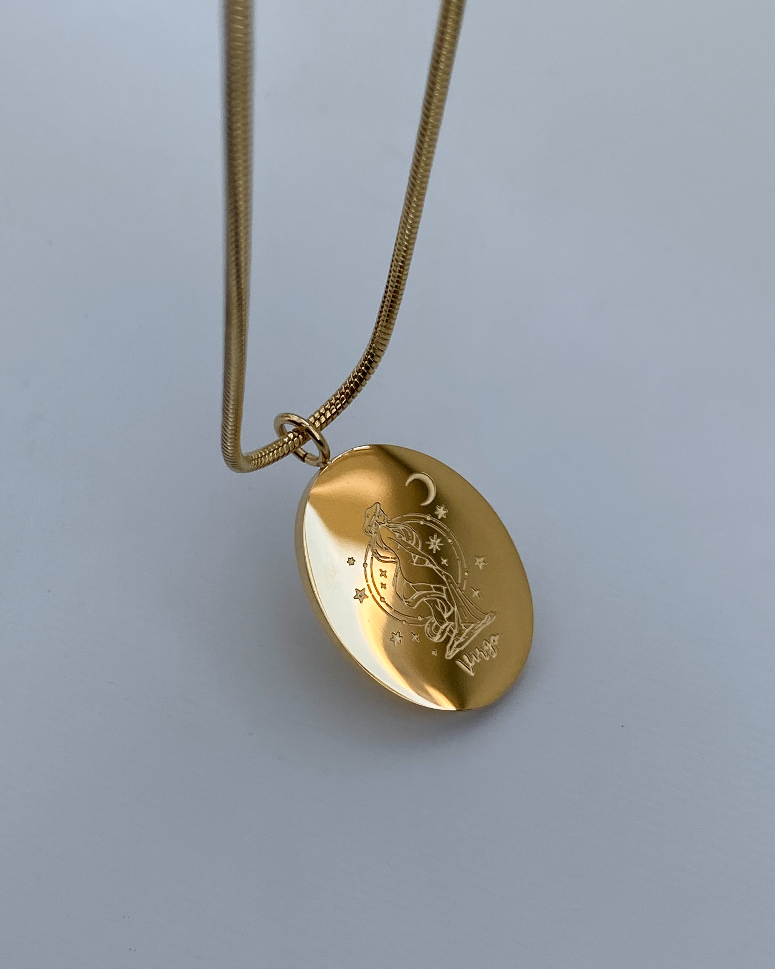 Collar con medalla del zodiaco ovalada