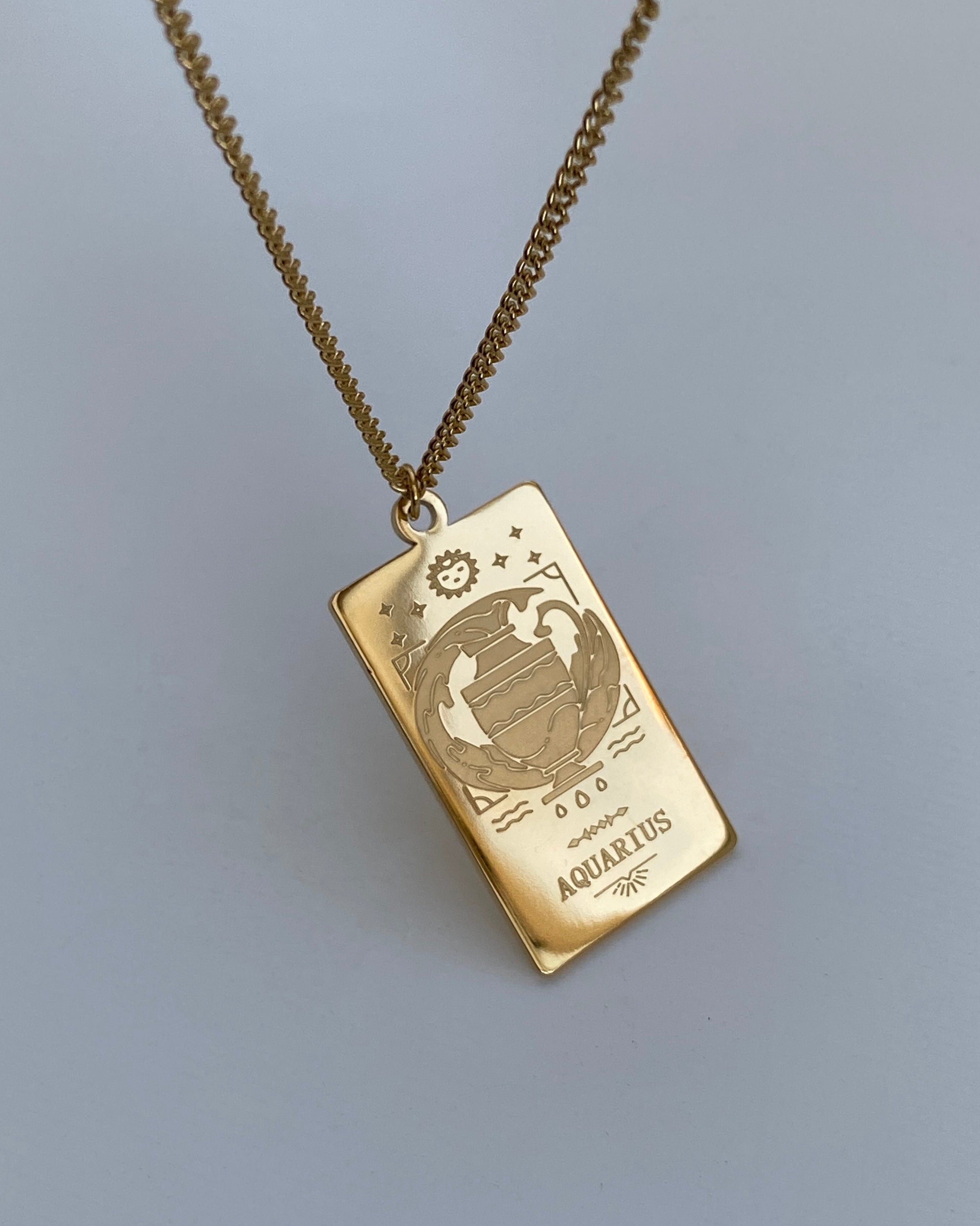 Collar con medalla del zodiaco