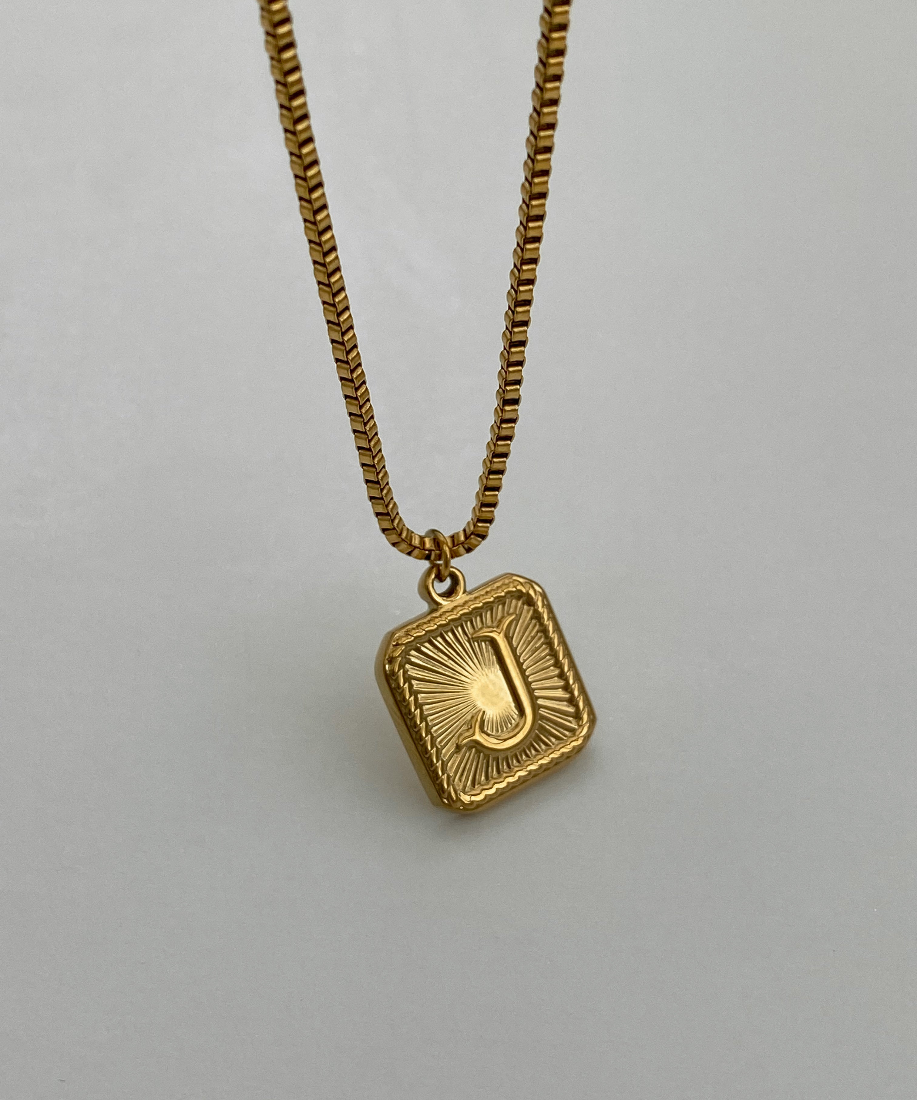 Collar Medalla Cuadrada