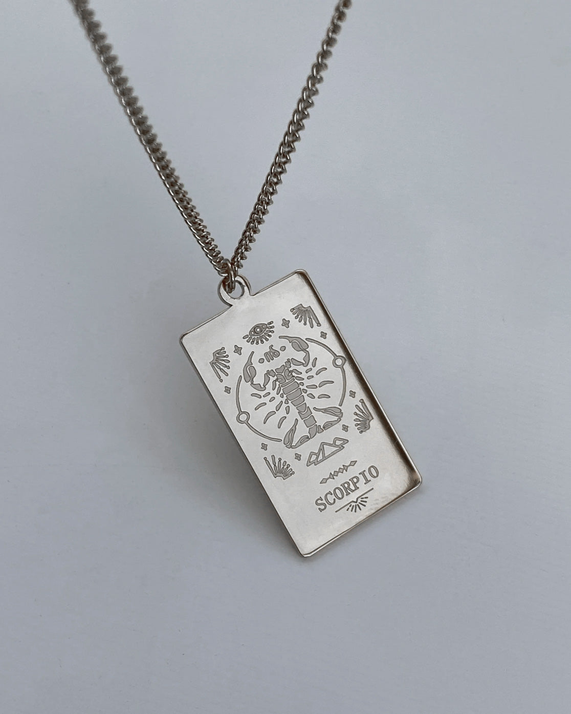 Collar con medalla del zodiaco
