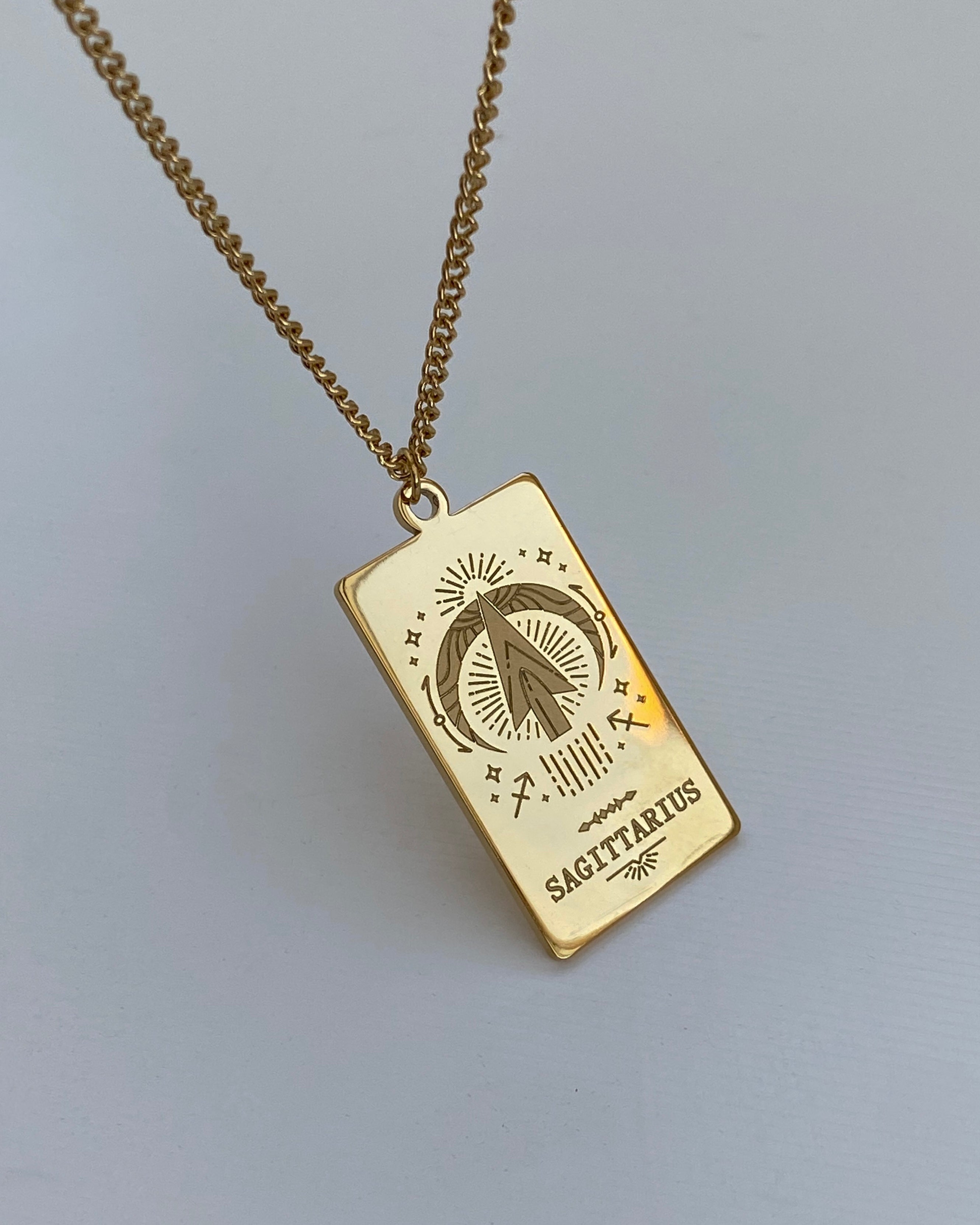 Collar con medalla del zodiaco