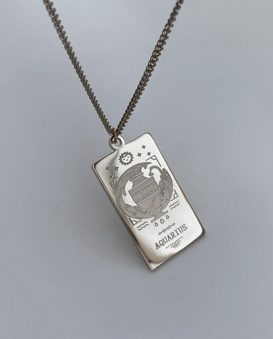 Collar con medalla del zodiaco