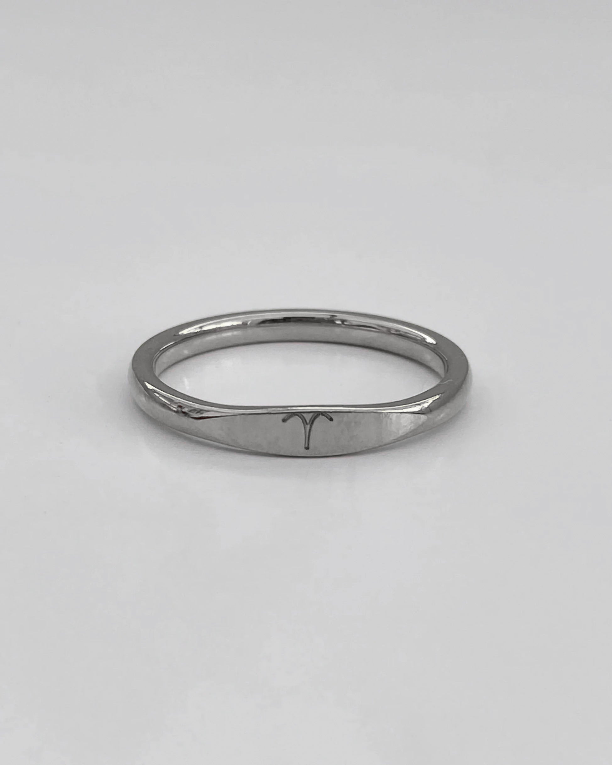 Anillo con el signo del zodiaco